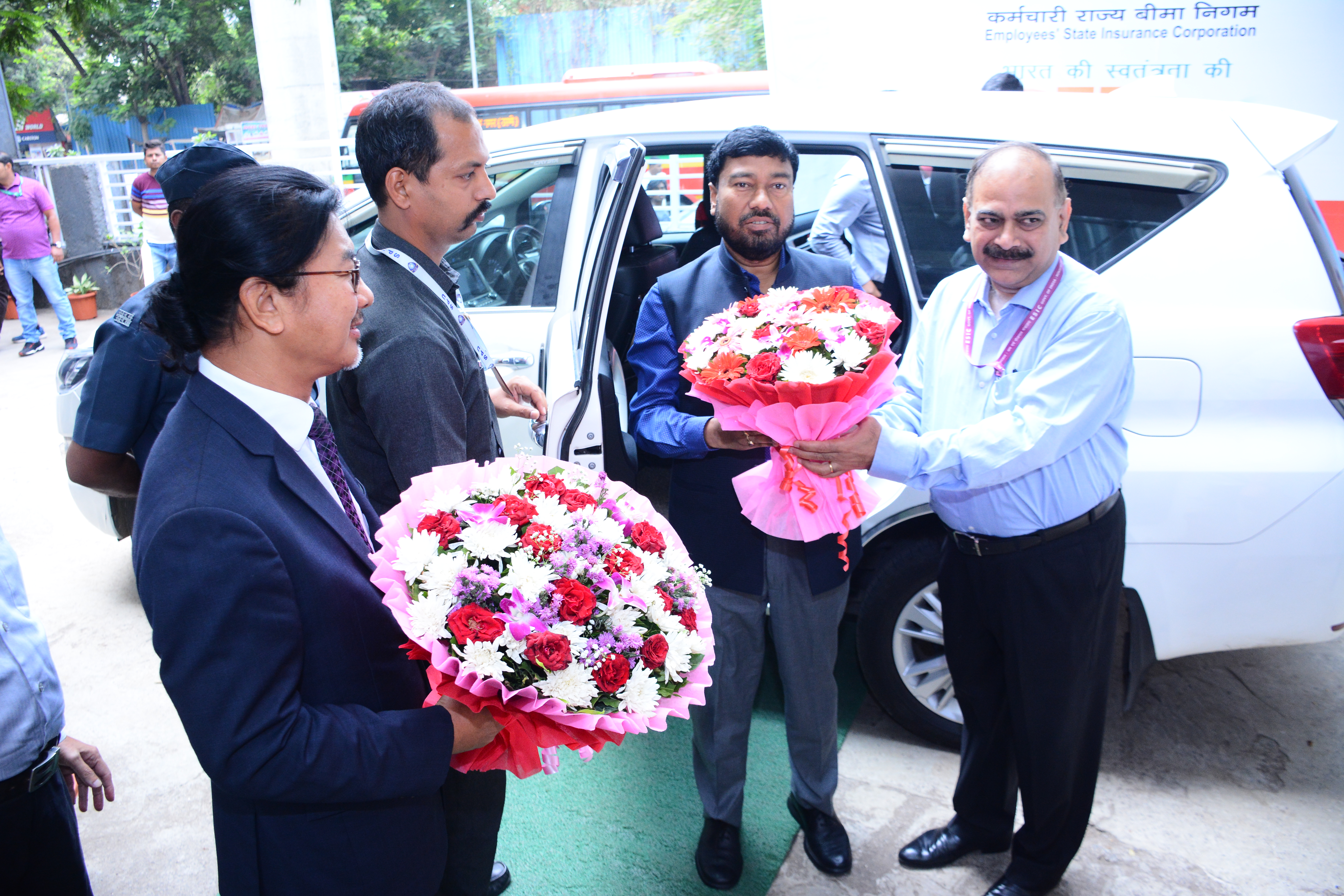 Visit of Shri. Rameswar Teli, Honble Minister of State in the ministry of Petroleum and Natural Gas and Minister of State in the Ministry of Labour and Employment, Government of India to ESIC Office, SRO Thane on 15.05.2022